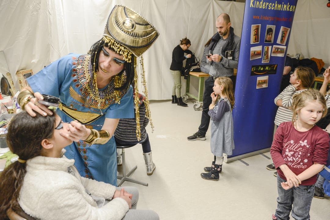 Museumsnacht 2018 Im Antikenmuseum konnte man sich von Cleopatra schminken lassen ...