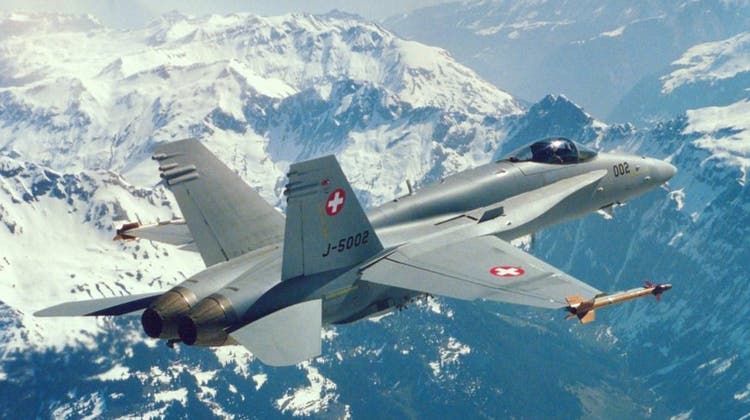 WK-Soldat entdeckte gefährliche F/A-18-Schäden – Was das Grounding für die Luftwaffe bedeutet