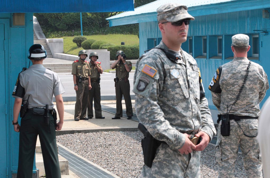 Das Gebiet beheimatet die am stärksten bewachte Grenze der Welt. Auf der südkoreanischen Seite stehen auch US-Militärs.