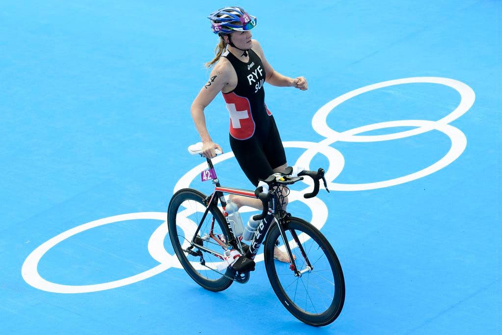 Daniela Ryf an den Olympischen Sommerspielen 2012 in London. Sie wird nur 40. Nicola Spirig geht als Siegerin des Triathlons hervor.
