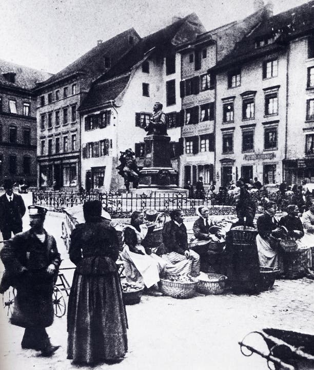 Marktszene um 1905.