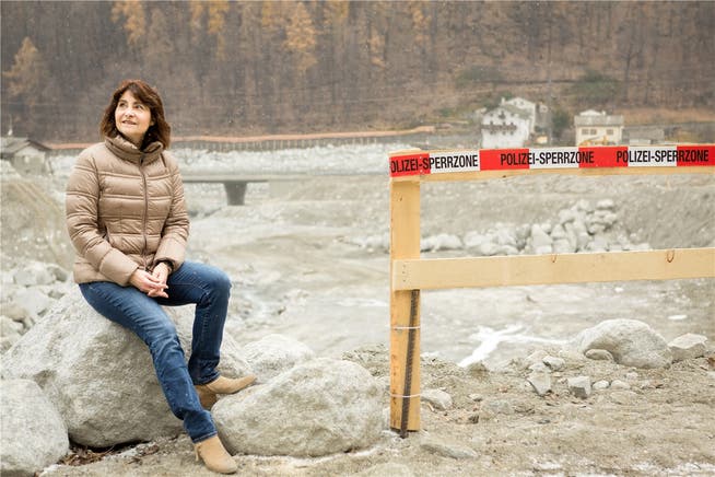 Stolz darauf, dass das Auffangbecken pünktlich zum Winterbeginn leergeräumt werden konnte: Gemeindepräsidentin Anna Giacometti.