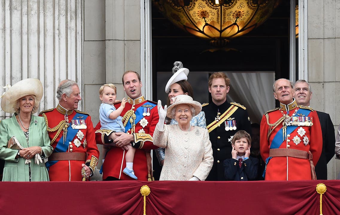 Die Royal Family auf dem Balkon des Buckingham Palace.