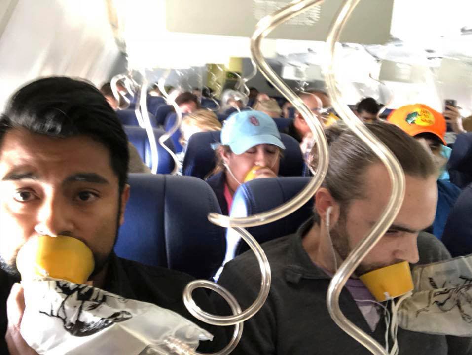 Marty Martinez (links) filmte die Notlandung aus dem Innern des Flugzeugs.