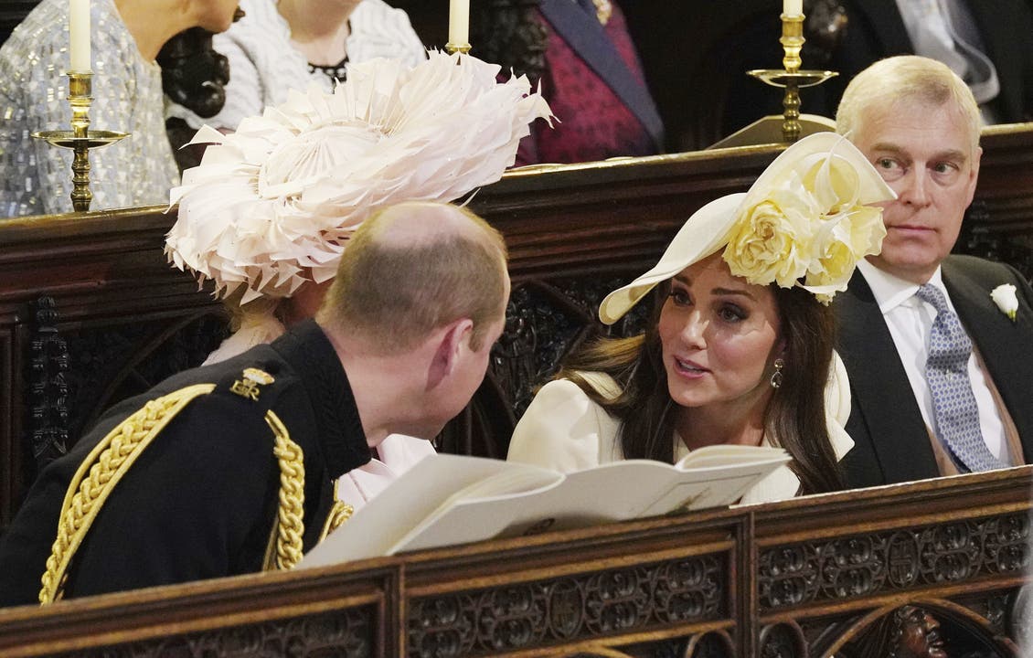 Was die beiden wohl zu tuscheln hatten? Prinz William und seine Frau Kate während der Zeremonie.
