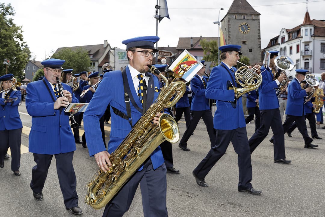 32. Aargauisches Kantonales Musikfest 32. Aargauisches Kantonales Musikfest Ohren auf! Die Musikgesellschaft Eintracht Windisch beendete die Parade am Samstag.