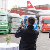 Beim Verkehrshaus Luzern: Die ersten Wasserstoff-Trucks von Hyundai weltweit gingen unter anderem an Migros, Coop und Galliker. (Bild: PD)
