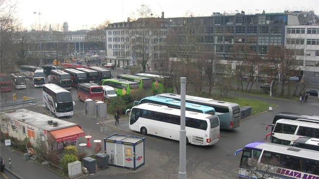 Rund 800'000 Reisende steigen jährlich am Carparkplatz nahe dem Zürcher Hauptbahnhof ein und aus.