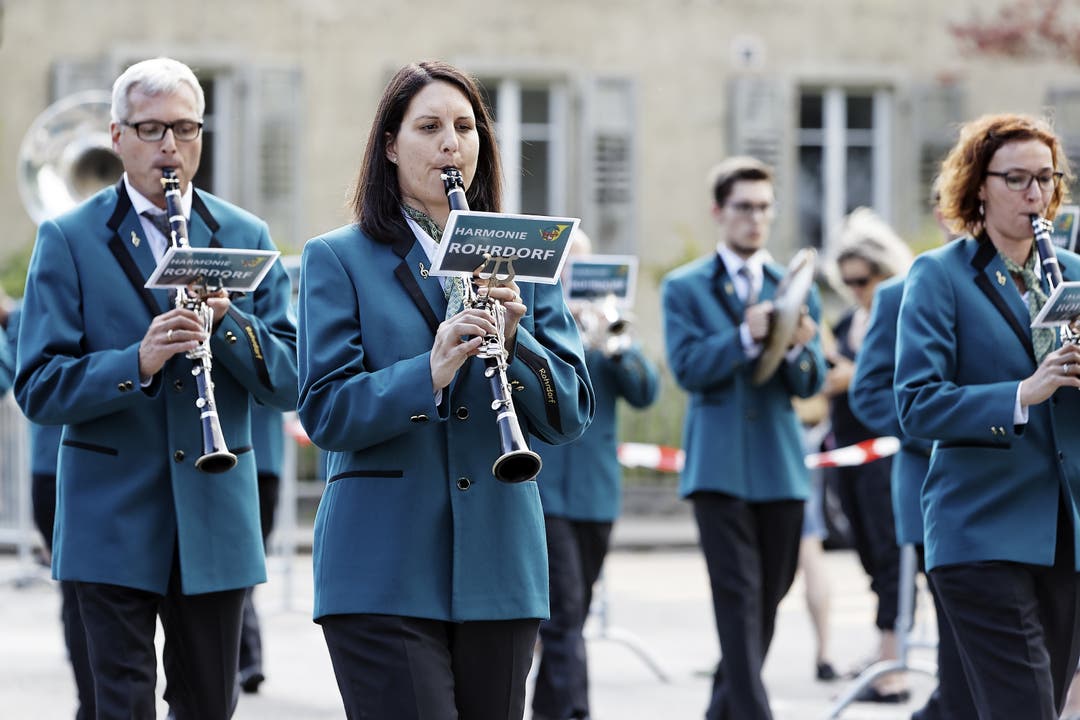 32. Aargauisches Kantonales Musikfest 32. Aargauisches Kantonales Musikfest Ohren auf! die Harmonie Rohrdorf mit einem schönen Auftritt an der Parade.