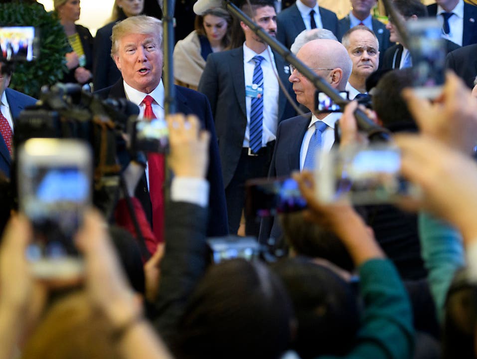 Will das Wirtschaftswachstum auf drei Prozent hochtreiben: US-Präsident Donald Trump, hier vor den Medien am WEF in Davos.