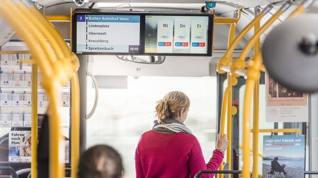 «Schpreitebach» heisst neu «Spreitenbach»: DIe Regionalen Verkehrsbetriebe Baden-Wettingen sagt die Haltestellen in den Bussen neu auf Hochdeutsch an – auf Geheiss der Behörden.