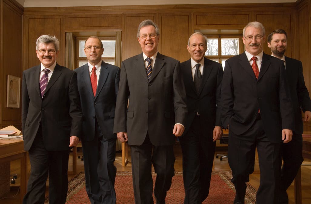 Aargauer Regierungsrat 2006 Roland Brogli (CVP), Peter C. Beyeler (FDP), Kurt Wernli (parteilos), Ernst Hasler (SVP) und Rainer Huber (CVP) und Staatsschreiber Peter Grünenfelder.