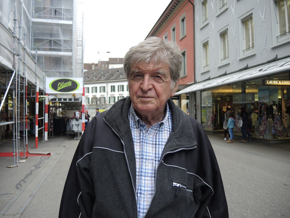 Heinz Weisskopf (80) aus Oberrohrdorf «Ich finde es nicht nötig, dass die Läden sonntags geöffnet haben. Für den Notfall gibt es ja immer noch den Coop im Metroshop. Das man am Sonntag Kleider kaufen geht, bezweifle ich.»