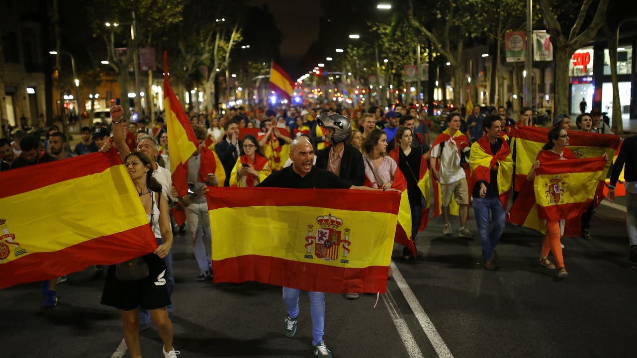 Das spanische Verfassungsgericht hat die für Montag geplante Sitzung des katalanischen Regionalparlaments untersagt.