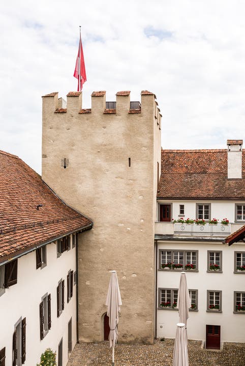  Das Schloss Wildenstein wird 2010 konkursamtlich versteigert. Neuer Besitzer wird Samuel Wehrli aus Suhr. Nach der Restauration wird er das Schloss 2015 der Öffentlichkeit zugänglich machen.