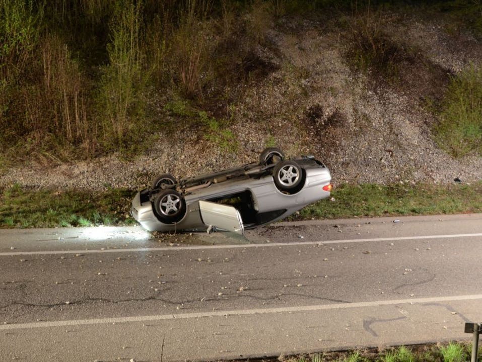 Aesch (BL), 15. April Ein betrunkener Autofahrer hat auf der Autobahn A18 die Kontrolle über sein Fahrzeug verloren und einen Selbstunfall gebaut. Der 36-Jährige wurde bei dem Unfall verletzt. Er hatte 1,84 Promille Alkohol im Blut.