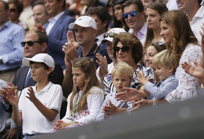 Roger Federers Familie Ehefrau Mirka mit den Kindern in der "Players Box". 