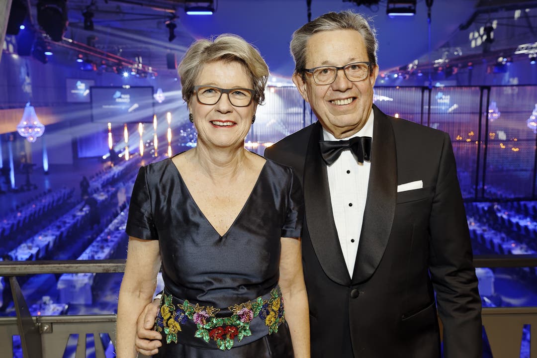 Die Prominenz erschien zahlreich am NAB-Award: Nationalrätin und Jurypräsidentin Corina Eichenberger in Begleitung von Erwin Griesshammer.