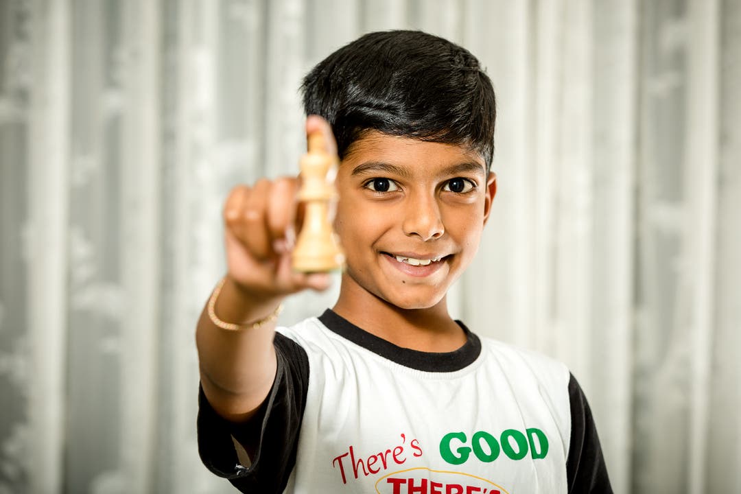 Schachtalent Aryan Anand Aryan Anand aus Wettingen ist ein kleines Schach-Genie. Nachdem er erst 2015 mit dem Spiel begonnen hat, gewinnt er mittlerweile nationale Turniere und könnte sich gar für die Weltmeisterschaften in der Kategorie U10 qualifizieren.