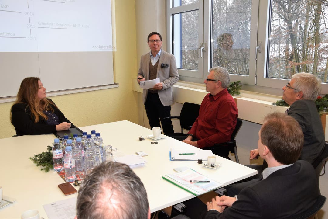 Unternehmensbesuch Interalloy AG Regierungsrat Urs Hofmann besucht die Interalloy AG in Schinznach-Bad; die Firma ist ein spezialisierter Anbieter von Präzisionsrohren und Rohrfertigteilen