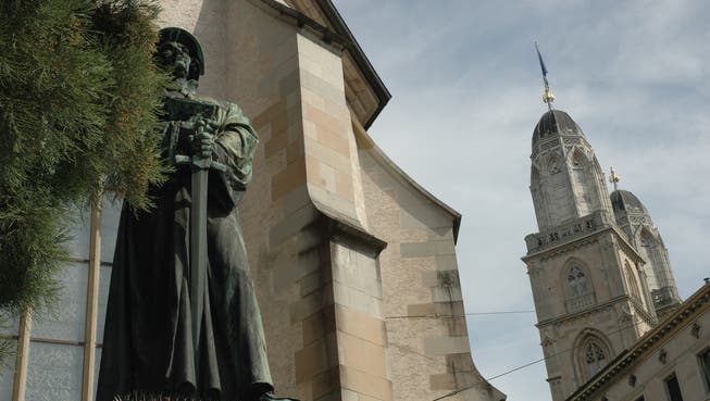 Für Stadtpräsidenten Corinne Mauch ist Zwingli "eine der wichtigsten Figuren der Zürcher Geschichte". (Bild: Das Zwingli-Denkmal bei der Wasserkirche)