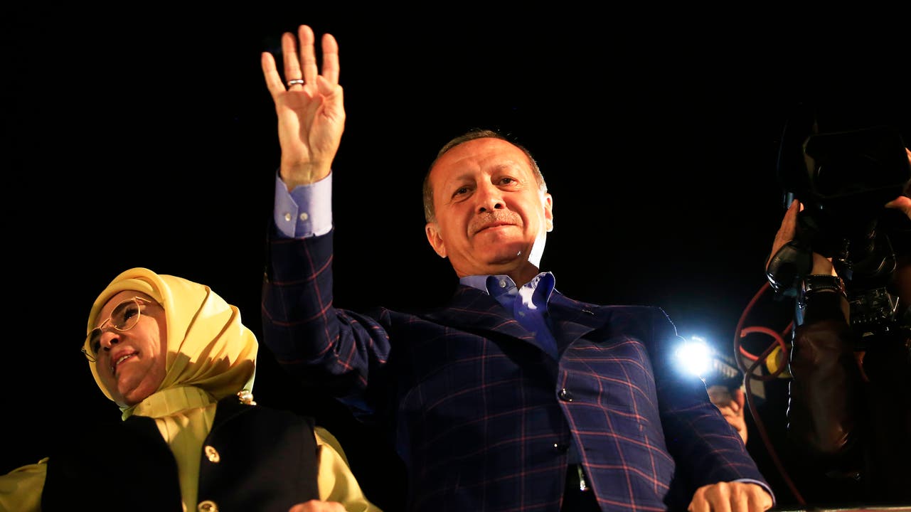 Präsident Erdogan lässt sich von seinen Anhängern feiern.