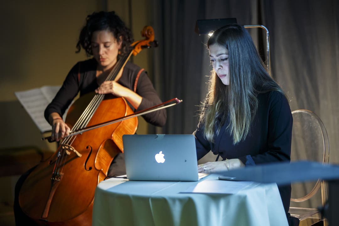 Barbara Gasser spielt Cello, Dimitra Charamandas gibt einen Einblick in ihr Schaffen