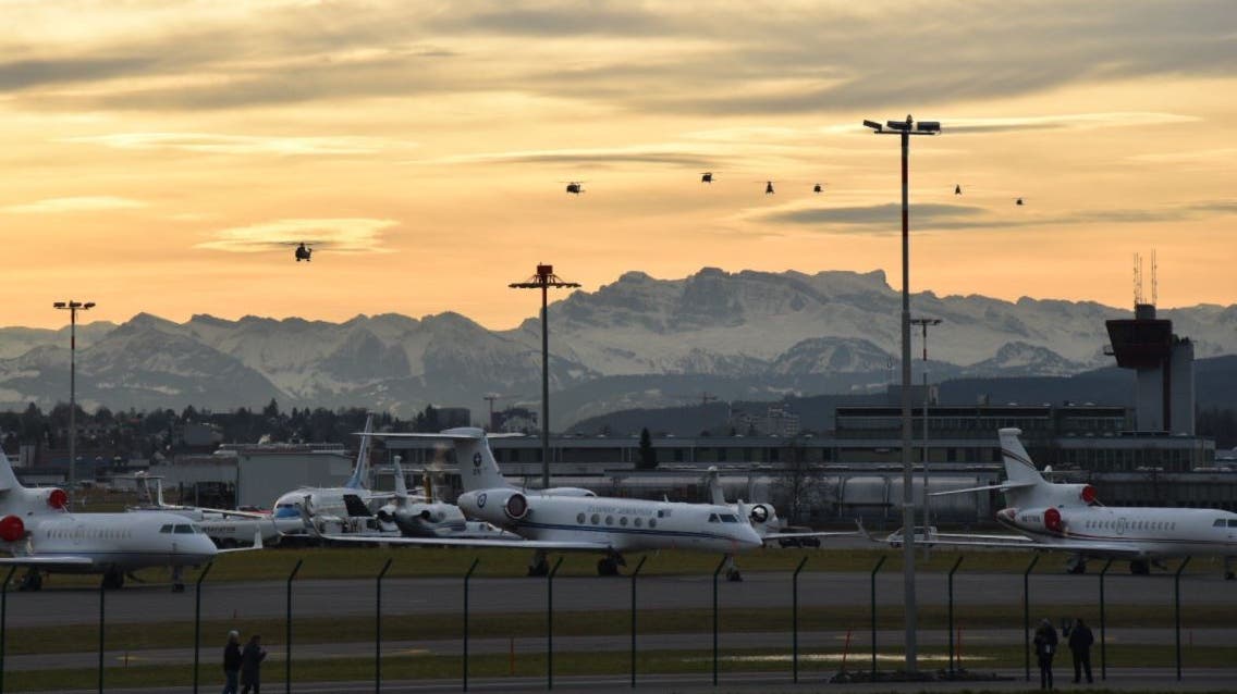 Erste Vorboten: Donald Trumps Helikopter über dem Flughafen Zürich am Donnerstagmorgen.