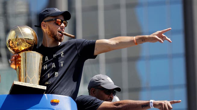 Stephen Curry hatte am Freitag verlauten lassen, dass er die obligate Einladung des Präsidenten für den NBA-Champion Golden State Warriors nicht annehmen wolle.