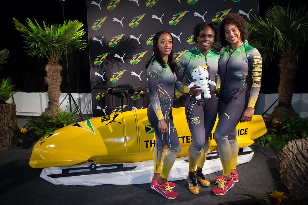 Das Frauen Zweier-Bob-Team von Jamaika (v-l) Audra Segree, Carrie Russell, Jazmine Fenlator-Victorian will Jamaika nach ganz vorne bringen.