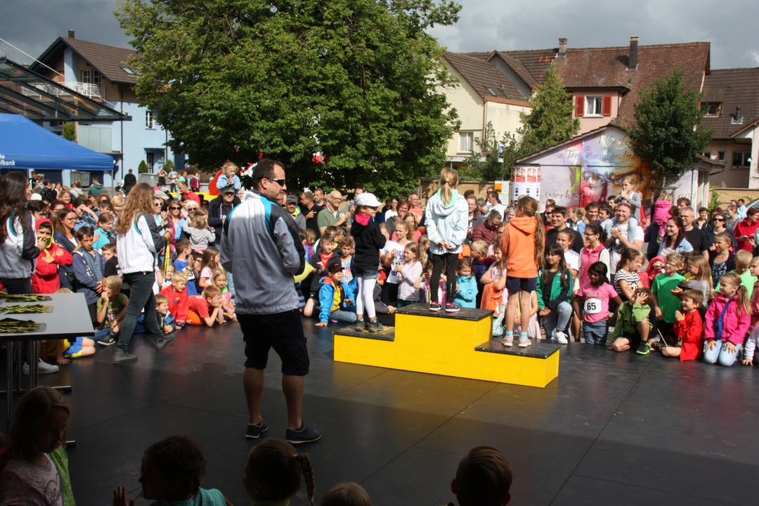 Mit einem zweitägigen Beizlifest feiert die Gemeinde Möriken-Wildegg das 725-Jahre-Jubiläum Das Rangverlesen zum Laufwettbewerb Schnellster Möriker-Wildegger fand am auf dem Yul Brynner Platz statt.