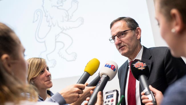 Der Einsatz von GPS-Peilsendern durch Sozialdetektive geht dem Zürcher Regierungsrat Mario Fehr zu weit.