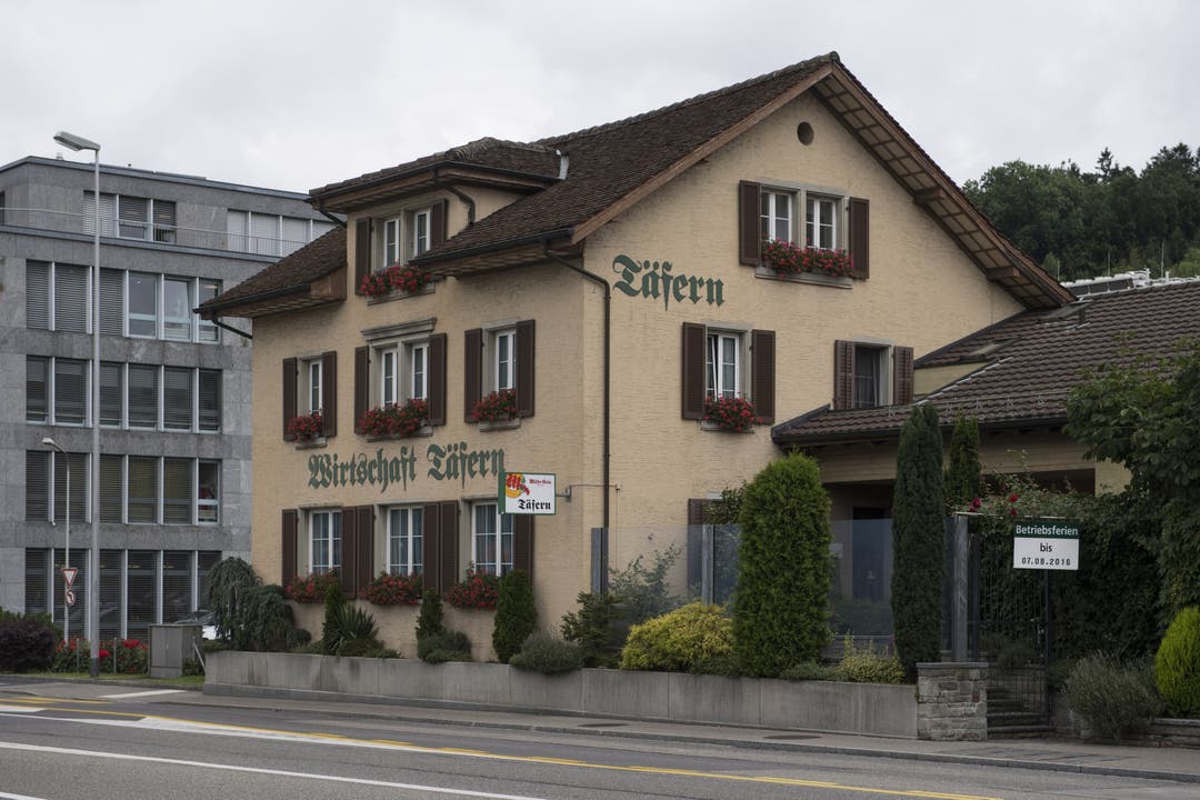 Die "Täfern" in Baden-Dättwil - eine Gastwirtschaft mit langer Geschichte Urgrossvater Keller, Stationsvorstand von Dättwil, verwirklichte 1880 seinen Traum und baute ein Wohnhaus mit Wirtschaft.