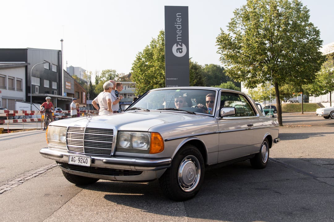 Nr. 56: Mercedes Benz 230 CE (W123) Karosserieform: Coupé Baujahr: 1981 Hubraum: 2.3 Liter Zylinder: 4 Höchstgeschwindigkeit: 180 km/h Leistung: 136 PS Gewicht: 1390 kg Besonderheiten: Familienbesitz aus erster Hand, mit geregeltem Katalysator nachgerüstet
