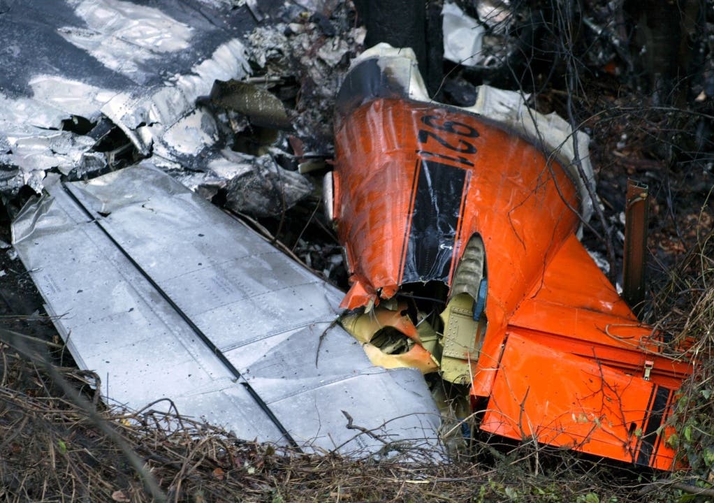 12. November 2002 Ein PC-7 kollidiert bei Bonaduz GR mit dem Seil der Luftseilbahn Rhäzüns-Feldis. Zwei Milizoffiziere kommen ums Leben.