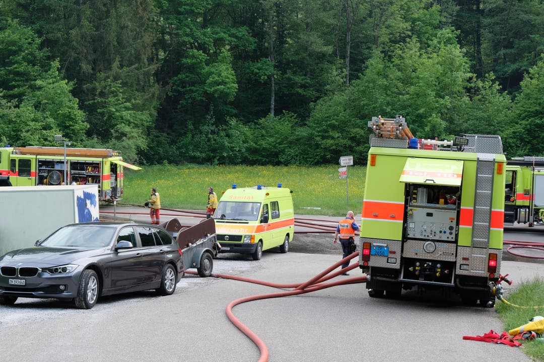 Die Brandursache ist zum jetzigen Zeitpunkt noch nicht bekannt. Einfamilienhaus brennt an der Luzernerstrasse in Birmensdorf am 7. Mai 2018