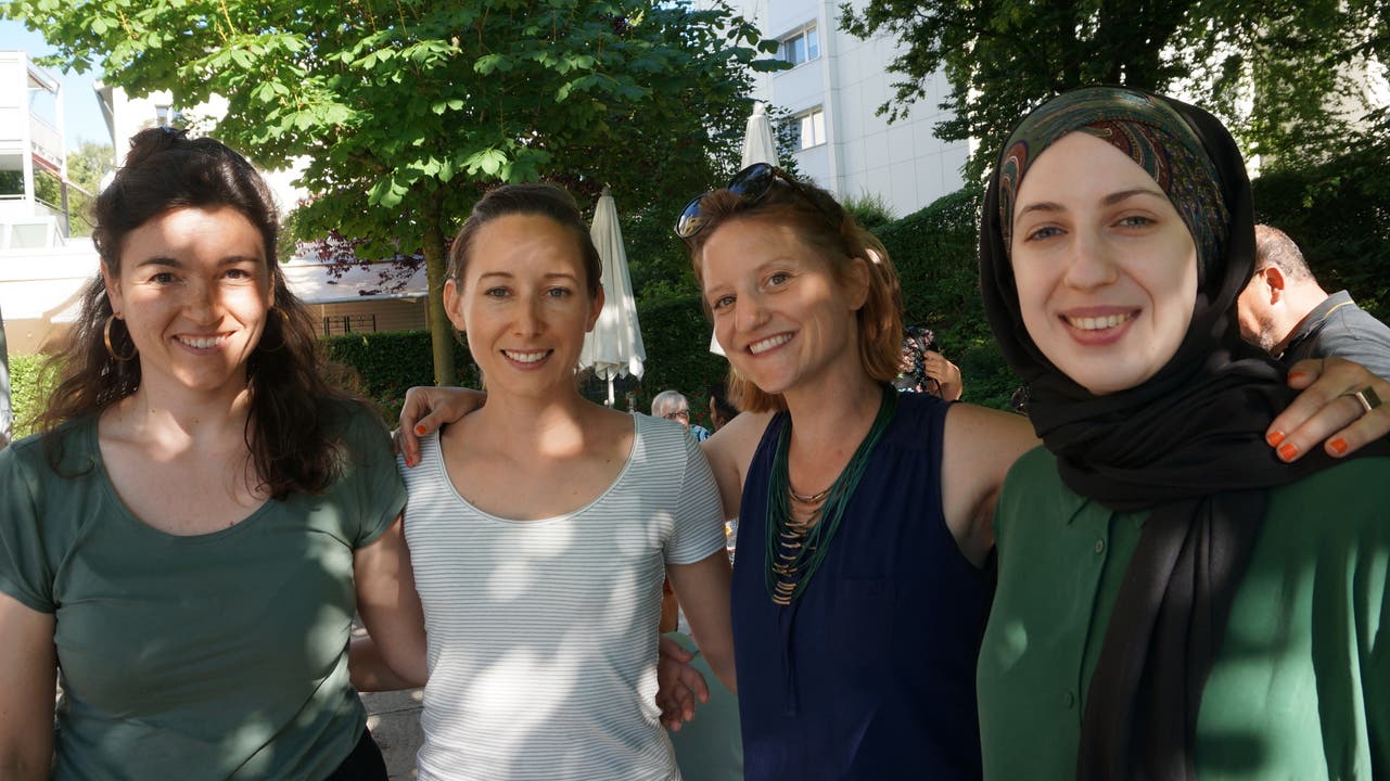 Die Organisatorinnen (von links): Die Schlieremer Integrationsbeauftragte Dascha Krizan, Corinne Germann, Jass-Leiterin Judith Buehler und Merve Sulemani.