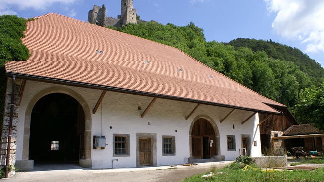 Die Südfassade der Schlossscheune in St. Wolfgang erstrahlt nach der gelungenen Restaurierung wieder in neuem Glanz.