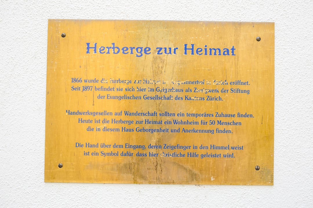 Herberge zur Heimat Herberge zur Heimat: Eine Schrifttafel erinnert an die 151-jährige Geschichte dieser Institution der reformierten Kirche.