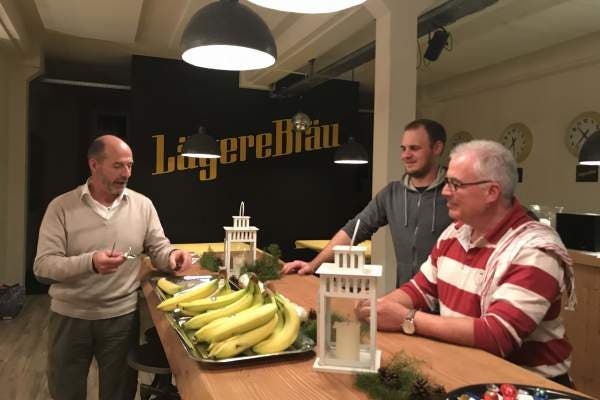 Ausgangslage für die Schoggi-Banane in Alufolie