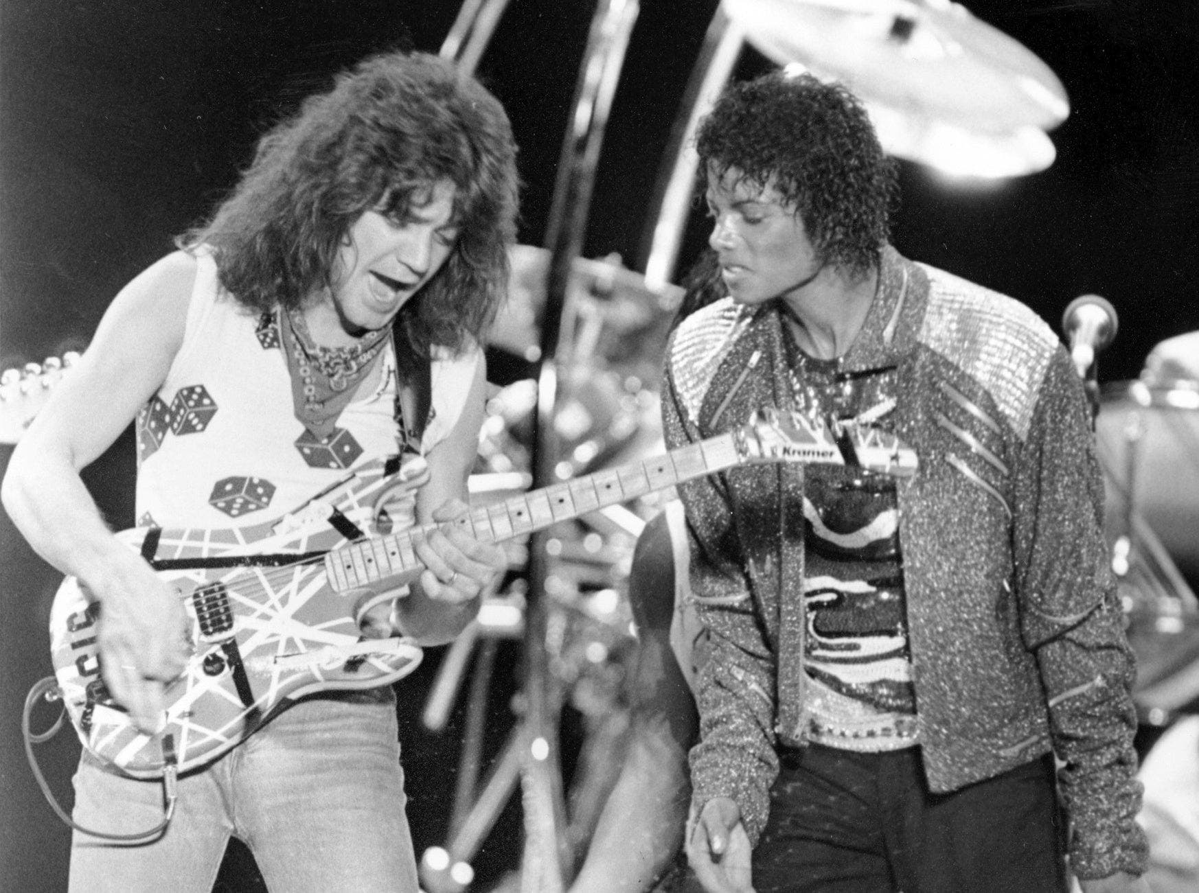 Van Halen-Leadgitarrist Eddie Van Halen performt den Song «Beat It» mit Michael Jackson auf dessen Victory-Tour. Eddie Van Halen arbeite auch für andere Musiker, was zum Streit mit Sänger David Lee Roth führte, der die Band Mitte der Achtziger verließ.