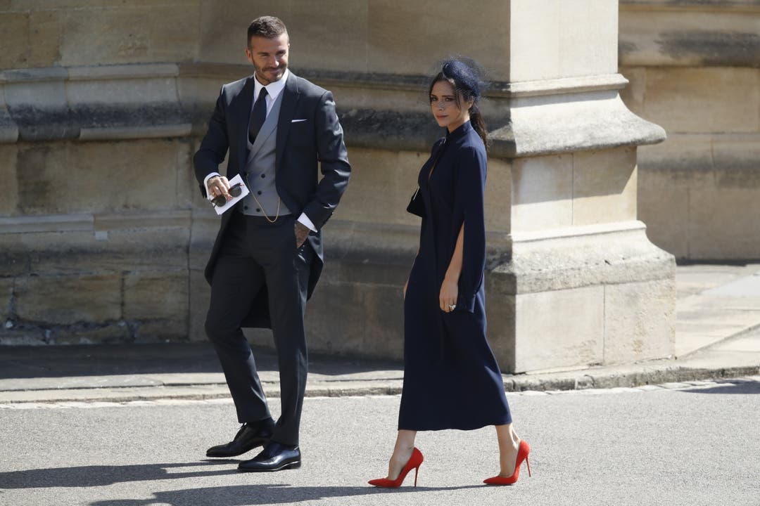 Auch die Beckhams (im Bild David und Victoria) mischen sich unter die Hochzeits-Gäste.