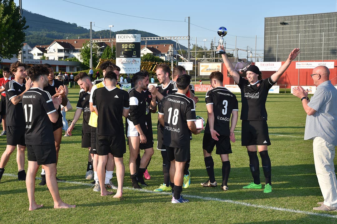 Trotz Niederlage konnten die Spieler des Türkischen SC Solothurn nach Spielschluss wieder lachen.