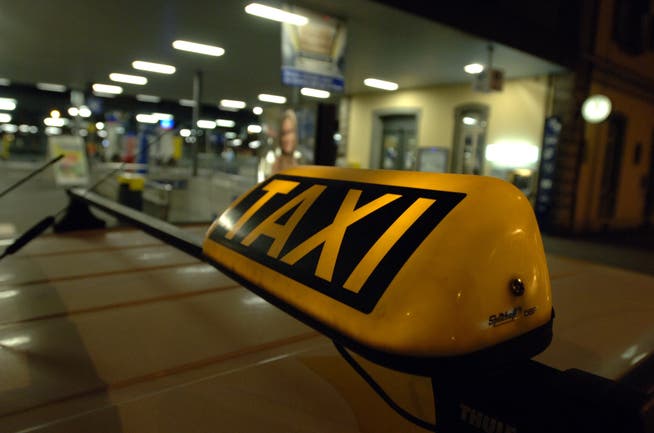 Ein Taxi am Bahnhof Solothurn. Insgesamt sind es jetzt 35, die unterwegs sind.