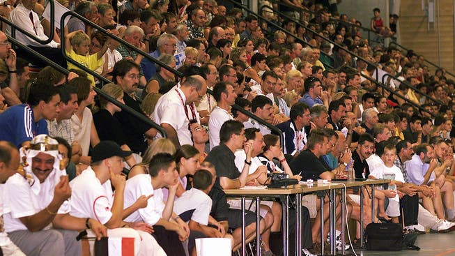 Die Halle war 2001 Austragungsort der U21-Handball-Weltmeisterschaft – die Partei Schweiz gegen Algerien war ausverkauft. Nun wird das undichte Hallendach saniert.