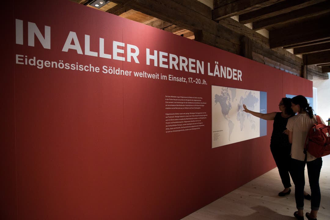 Das sehen die Besucher als erstes, wenn sie in die Ausstellung kommen: Eine Karte auf der zu sehen ist, wo Schweizer Söldner überall gekämpft haben.