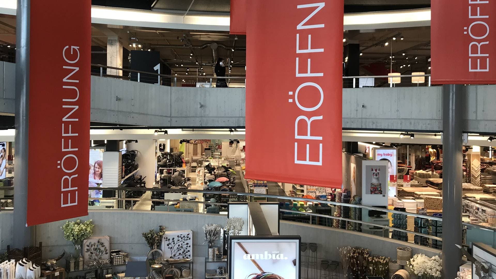 Bildstrecke XXXLutzEröffnung in Rothrist Bildstrecke XXXLutzEröffnung in Rothrist