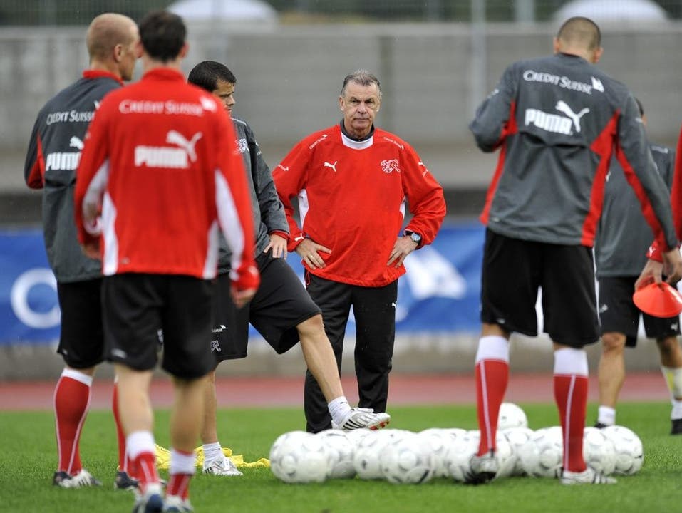 Von 2008 (nach der EM im Sommer) bis 2014 ist Hitzfeld Trainer der Schweizer Nationalmannschaft.