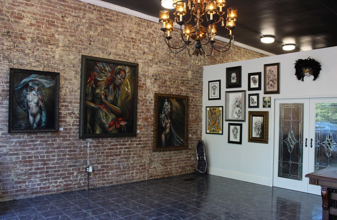2016 eröffnete die Limmattalerin mit ihrem Mann das Tattoo-Studio Stygian Gallery.