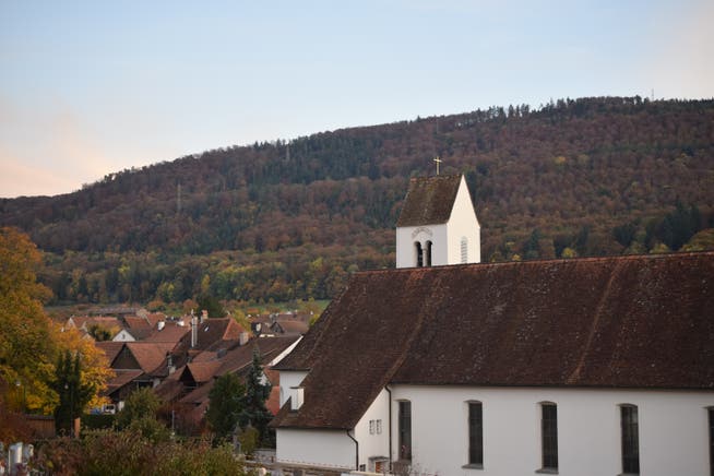 Bleibt die Kirche im Dorf, wenn der Tag später eingeläutet wird? Diese Frage beschäftigt Hofstetten-Flüh und viele andere Gemeinden.